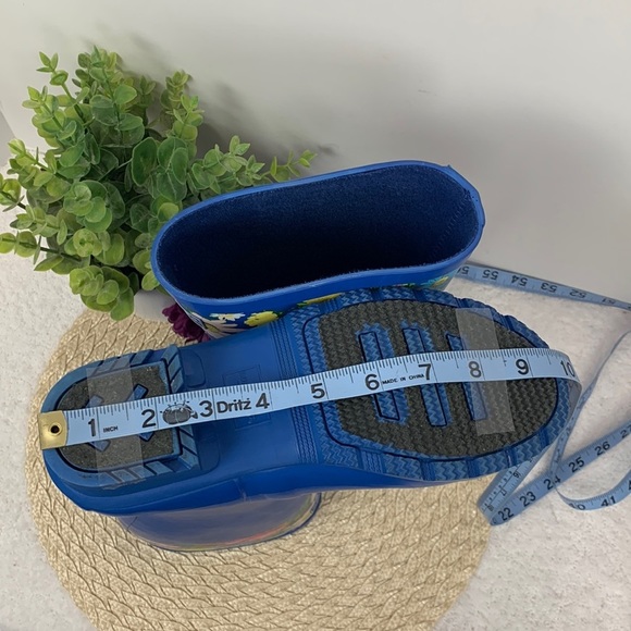 London Fog blue w/floral pattern rubber rain boots, see photos for approx size - Picture 8 of 15